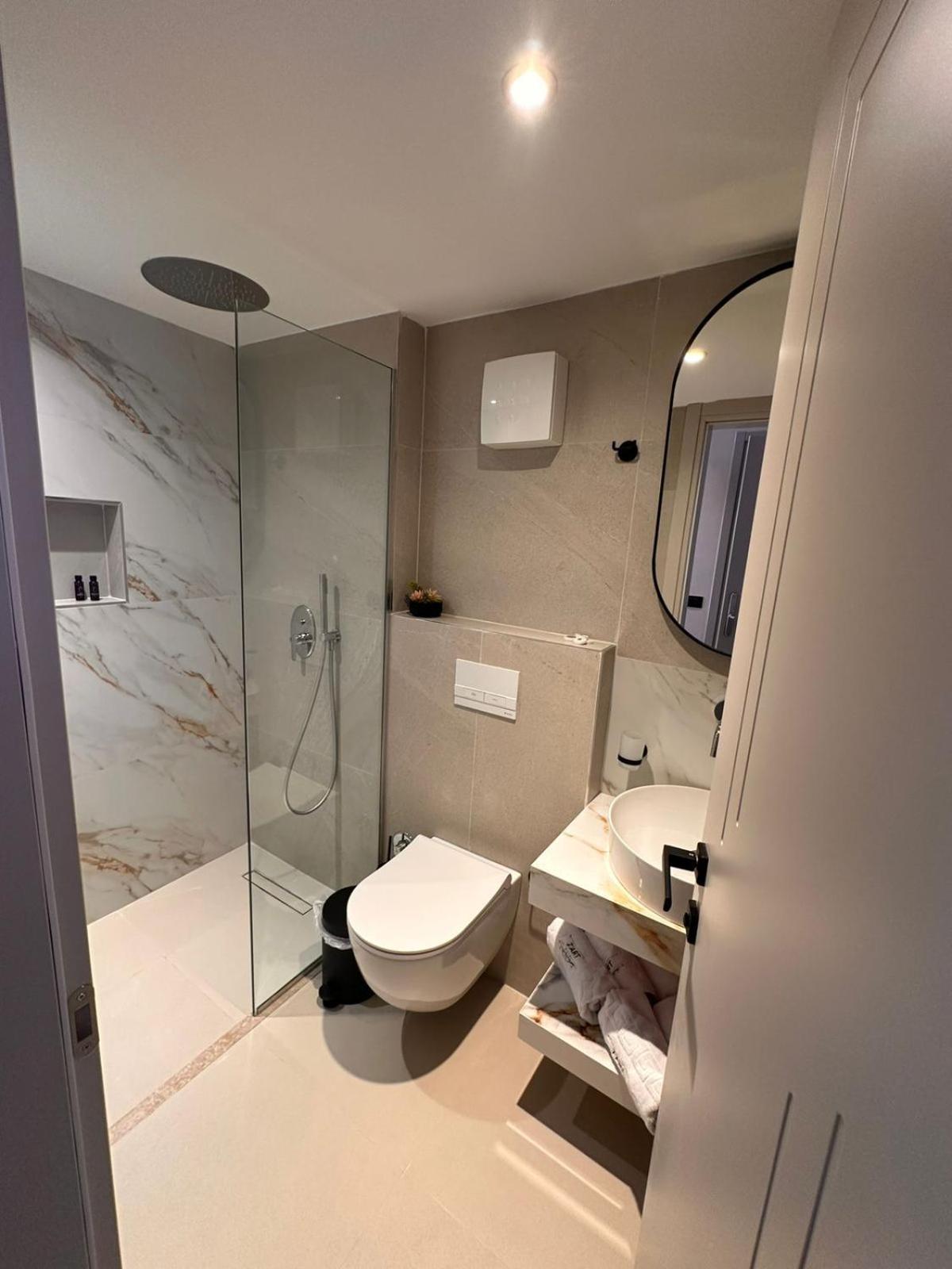 Z Art Hotel Krujë Zewnętrze zdjęcie