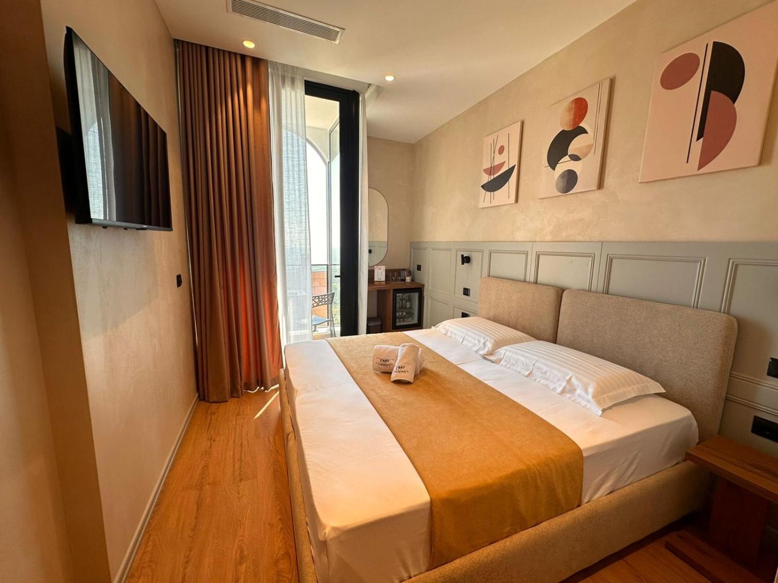 Z Art Hotel Krujë Zewnętrze zdjęcie