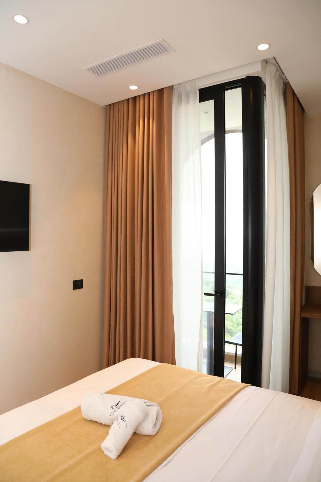 Z Art Hotel Krujë Zewnętrze zdjęcie