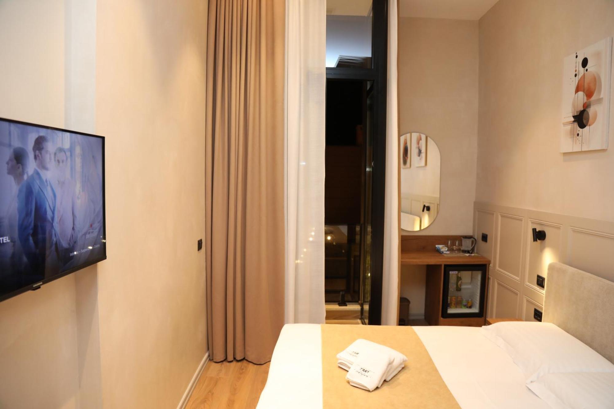 Z Art Hotel Krujë Zewnętrze zdjęcie