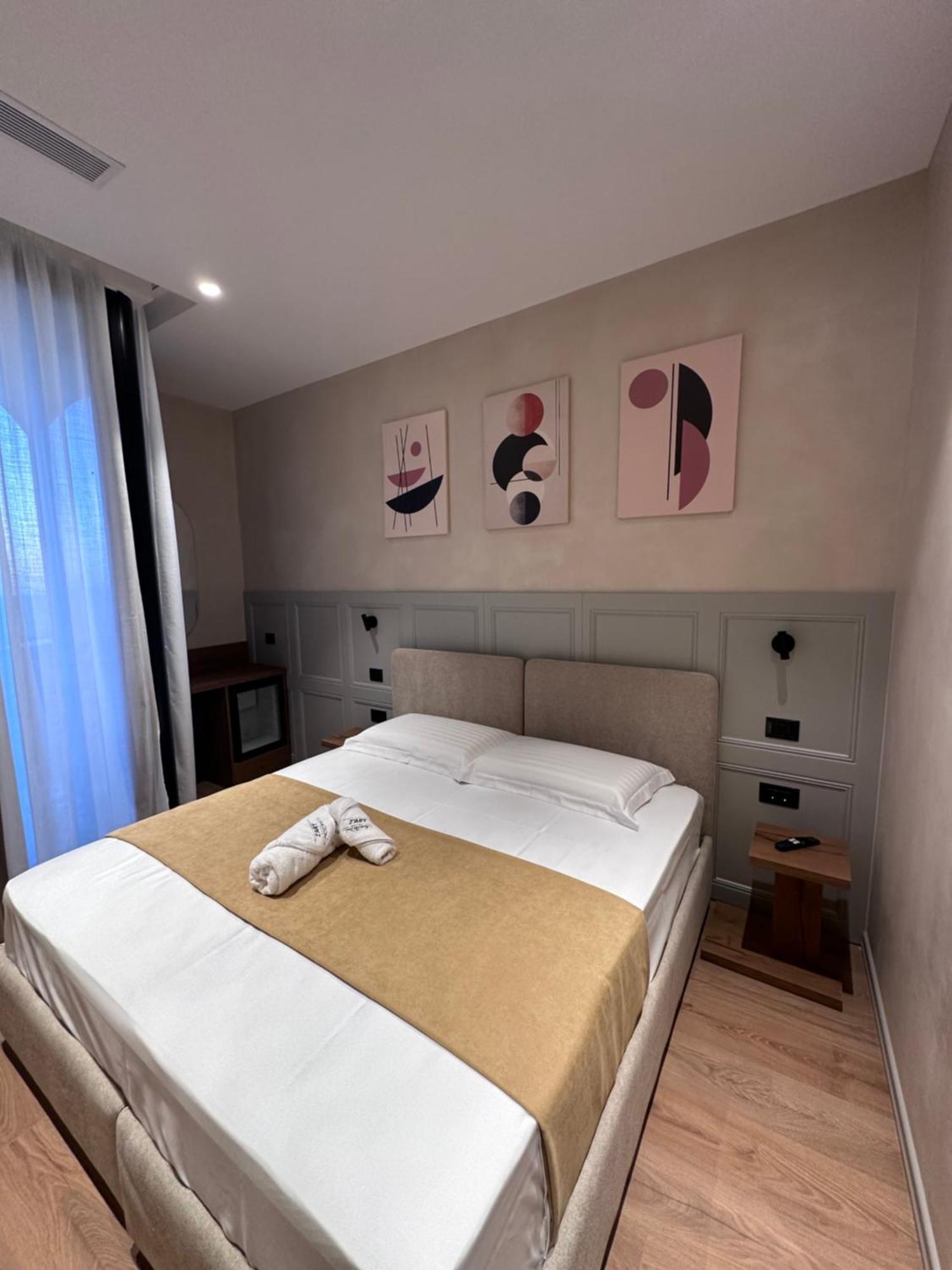 Z Art Hotel Krujë Zewnętrze zdjęcie